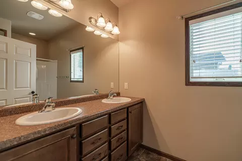 336 Lorrain Dr, Bismarck, ND 58503 photo 17