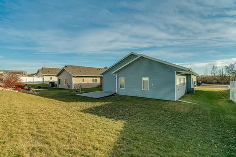 336 Lorrain Dr, Bismarck, ND 58503 photo 40