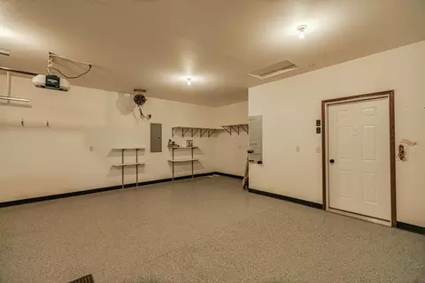 336 Lorrain Dr, Bismarck, ND 58503 photo 30