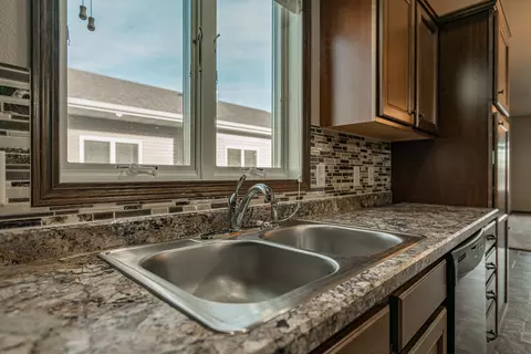 336 Lorrain Dr, Bismarck, ND 58503 photo 7