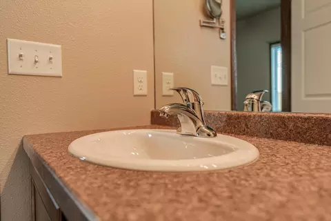 336 Lorrain Dr, Bismarck, ND 58503 photo 19