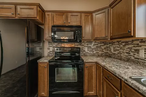 336 Lorrain Dr, Bismarck, ND 58503 photo 6