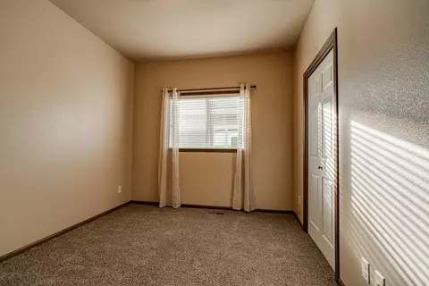 336 Lorrain Dr, Bismarck, ND 58503 photo 22
