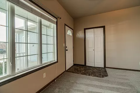 336 Lorrain Dr, Bismarck, ND 58503 photo 12