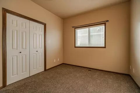 336 Lorrain Dr, Bismarck, ND 58503 photo 21