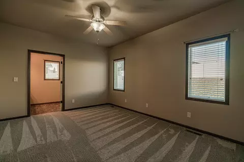 336 Lorrain Dr, Bismarck, ND 58503 photo 14
