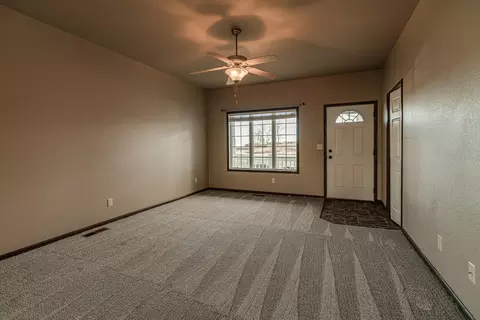 336 Lorrain Dr, Bismarck, ND 58503 photo 11