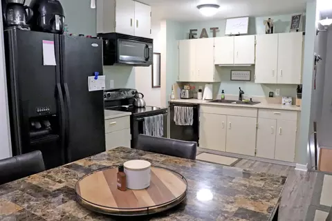 723 S 10th St, Bismarck, ND 58504 photo 4