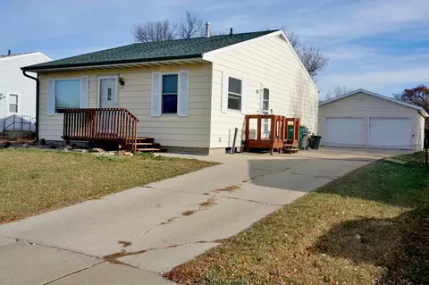 723 S 10th St, Bismarck, ND 58504 photo 2