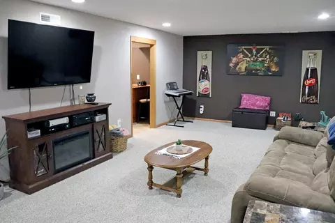 723 S 10th St, Bismarck, ND 58504 photo 7