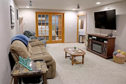 723 S 10th St, Bismarck, ND 58504 photo 9