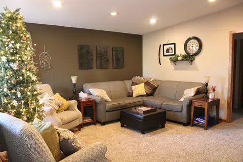 1319 Apache St, Bismarck, ND 58501 photo 4