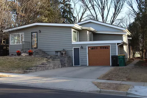 1319 Apache St, Bismarck, ND 58501 photo 1
