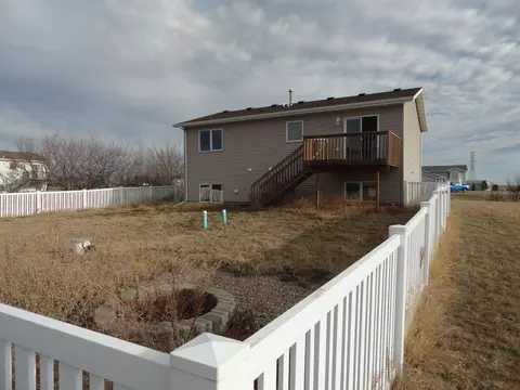 8414 Sage Dr, Bismarck, ND 58503 photo 17