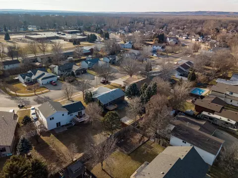 206 Stuttgart Dr, Bismarck, ND 58504 photo 32