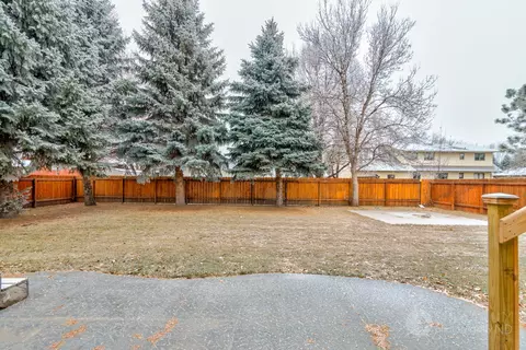 206 Stuttgart Dr, Bismarck, ND 58504 photo 18