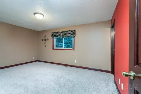 206 Stuttgart Dr, Bismarck, ND 58504 photo 9