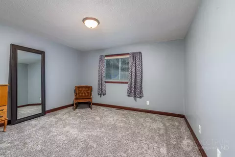 206 Stuttgart Dr, Bismarck, ND 58504 photo 11
