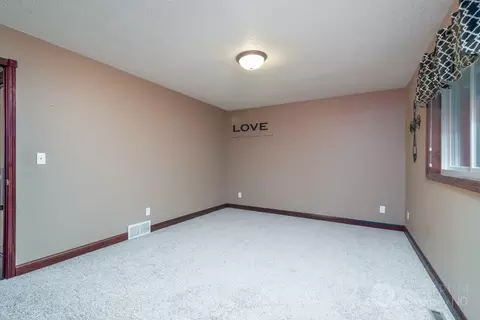 206 Stuttgart Dr, Bismarck, ND 58504 photo 10