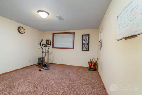 206 Stuttgart Dr, Bismarck, ND 58504 photo 36