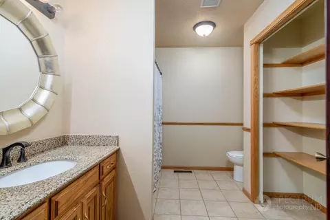 206 Stuttgart Dr, Bismarck, ND 58504 photo 13
