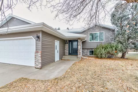 206 Stuttgart Dr, Bismarck, ND 58504 photo 1