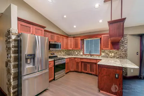 206 Stuttgart Dr, Bismarck, ND 58504 photo 5