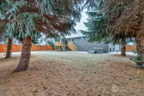 206 Stuttgart Dr, Bismarck, ND 58504 photo 14