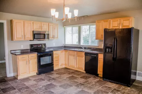 402 10th Ave SW, Mandan, ND 58554 photo 8
