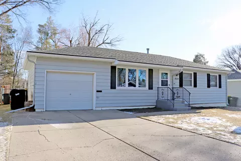 2035 Assumption Dr, Bismarck, ND 58501 photo 1