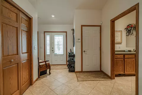 2019 Valley Dr, Bismarck, ND 58503 photo 3