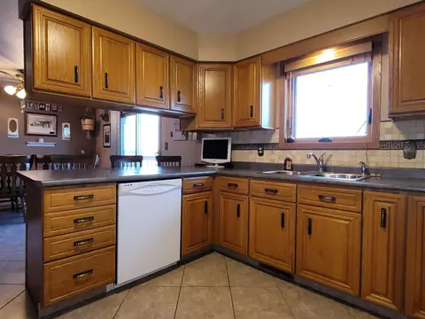 705 Hillview Circle Dr, Beulah, ND 58523 photo 7