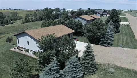 705 Hillview Circle Dr, Beulah, ND 58523 photo 2