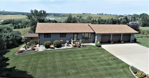 705 Hillview Circle Dr, Beulah, ND 58523 photo 1