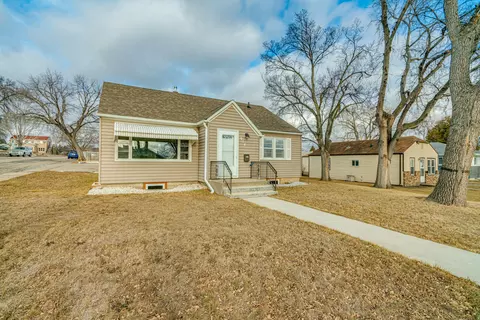 954 Riverview Ave, Bismarck, ND 58504 photo 1