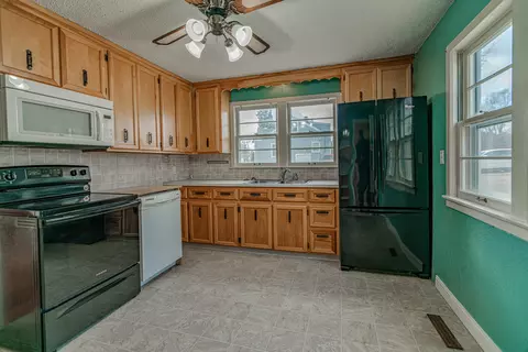 954 Riverview Ave, Bismarck, ND 58504 photo 3