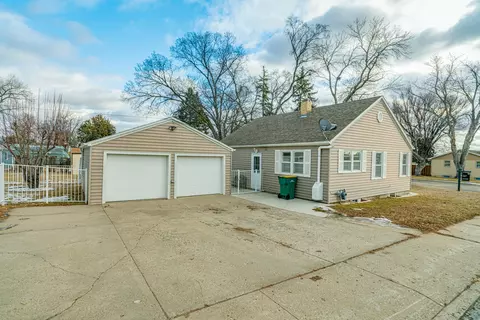 954 Riverview Ave, Bismarck, ND 58504 photo 2