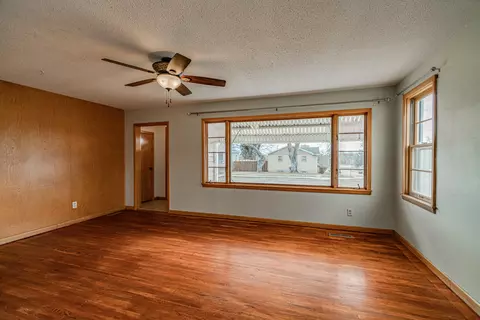 954 Riverview Ave, Bismarck, ND 58504 photo 4