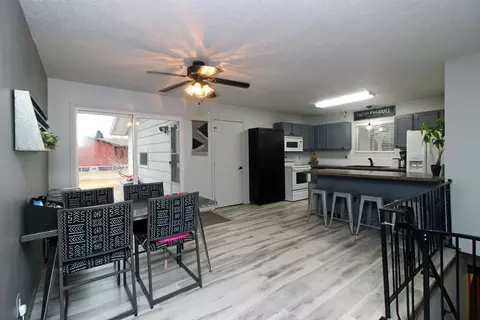 1716 4 St NE, Mandan, ND 58554 photo 3