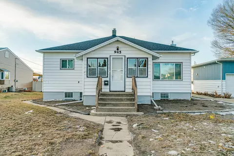 945 Riverview Ave, Bismarck, ND 58504 photo 1