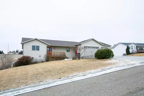 3013 Hillside Rd NW, Mandan, ND 58554 photo 1