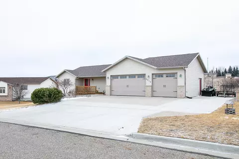3013 Hillside Rd NW, Mandan, ND 58554 photo 2