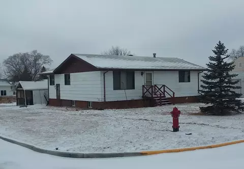 611 Ash Ave E, Glen Ullin, ND 58631 photo 1