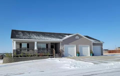 2007 3rd Ave NE, Beulah, ND 58523 photo 1