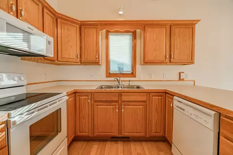 2833 Warwick Loop, Bismarck, ND 58504 photo 16