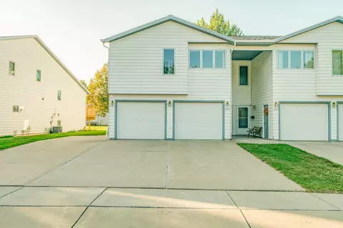 2833 Warwick Loop, Bismarck, ND 58504 photo 1