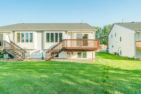 2833 Warwick Loop, Bismarck, ND 58504 photo 2