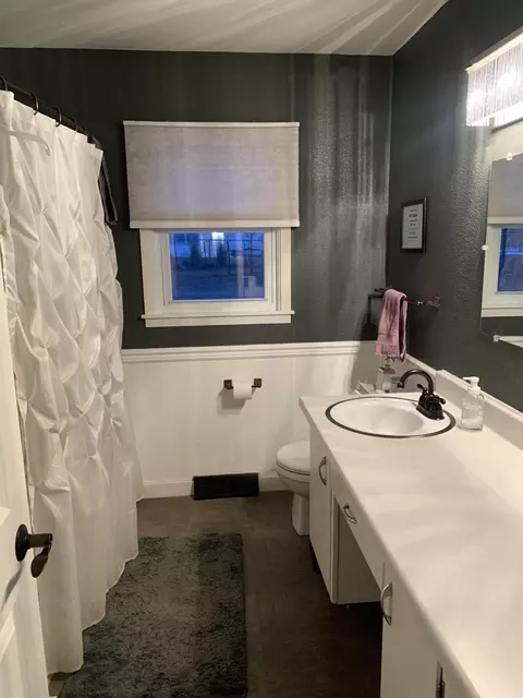 400 Division St NW, Mandan, ND 58554 photo 3