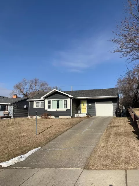 400 Division St NW, Mandan, ND 58554 photo 1