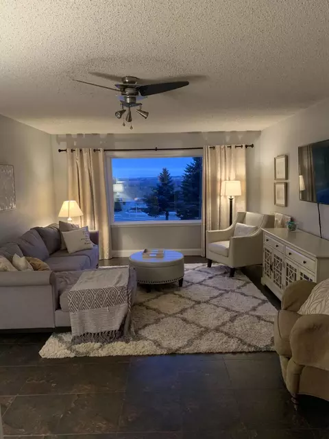 400 Division St NW, Mandan, ND 58554 photo 2